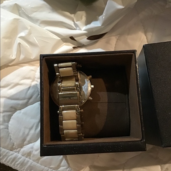 Watch - Picture 3 of 3